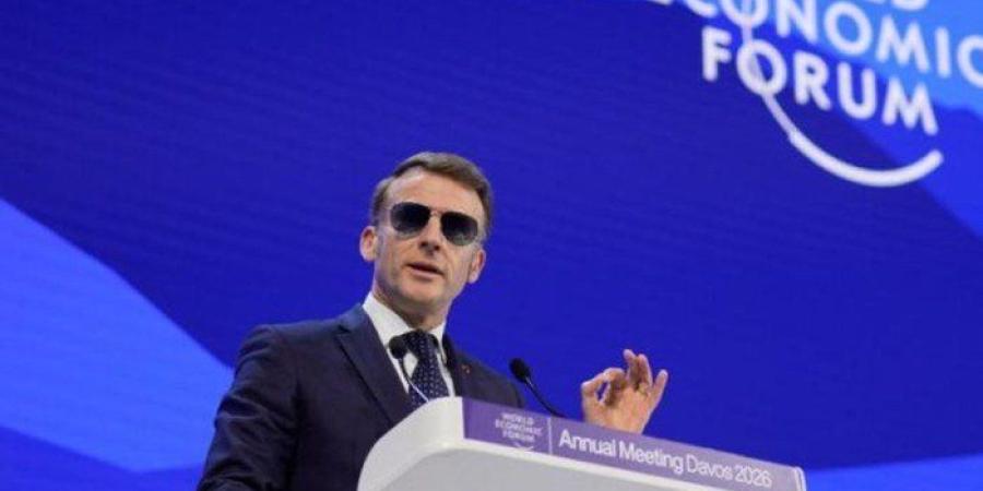 نظارات ماكرون في دافوس تتحول إلى «ترند» عالمي وتنعش أسهم شركة فرنسية - جريدة هرم مصر