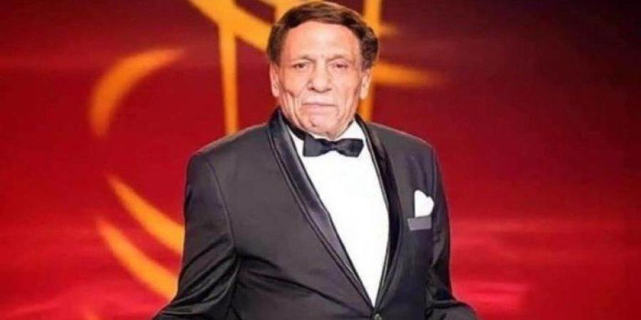 ما حقيقة نقل الزعيم عادل إمام للمستشفى بسبب أزمة صحية مفاجئة؟.. تفاصيل مثيرة - جريدة هرم مصر