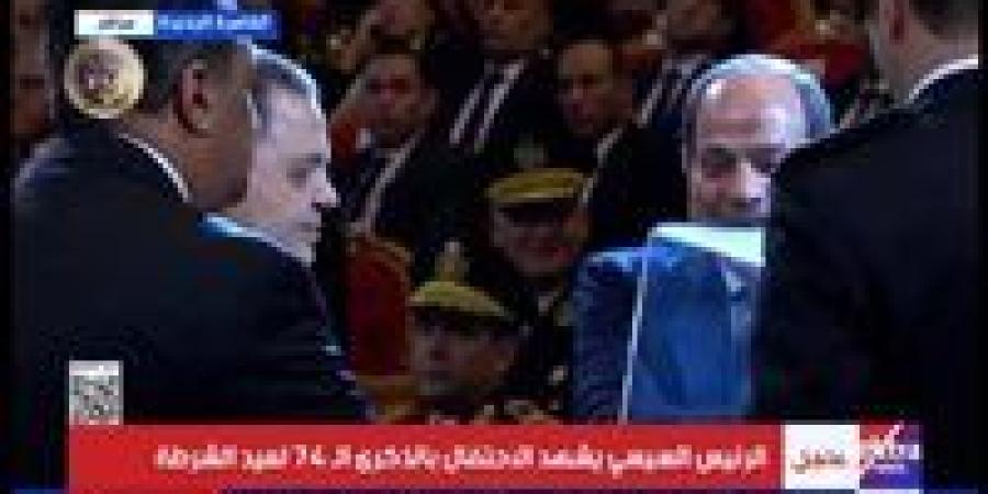 تقديرًا لدعمه لرجال الشرطة.. وزير الداخلية يقدم هدية تذكارية للرئيس عبد الفتاح السيسي - جريدة هرم مصر