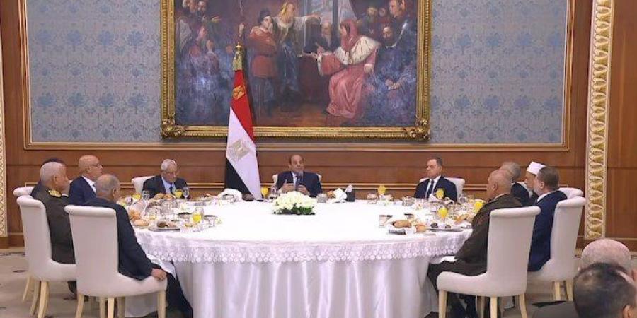 تفاصيل حوار الرئيس السيسي مع الإعلاميين ورجال الدولة خلال احتفال عيد الشرطة «فيديو» - جريدة هرم مصر