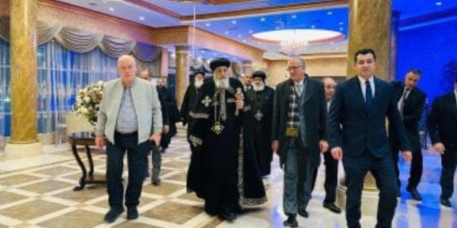 وصول قداسة البابا تواضروس إلى أرض الوطن بعد إجراء عملية جراحية بالخارج - جريدة هرم مصر