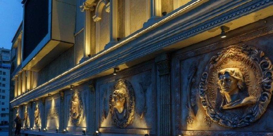 تضم 6 شخصيات تاريخية.. الفنان أحمد بركات يكشف كواليس تنفيذ جدارية مسرح بيرم التونسي بالإسكندرية - جريدة هرم مصر