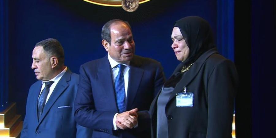 الرئيس السيسي يكرم عدداً من أسماء شهداء الشرطة خلال الاحتفال بالذكرى الـ 74 لعيد الشرطة (صور) - جريدة هرم مصر