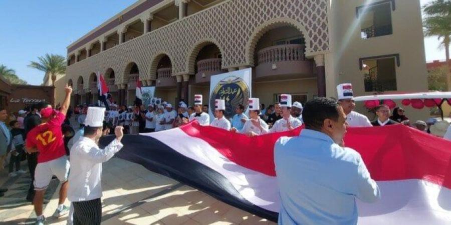 مسيرات بعلم مصر فنادق الغردقة تحتفل بعيد الشرطة وسط حضور من سياح العالم - جريدة هرم مصر