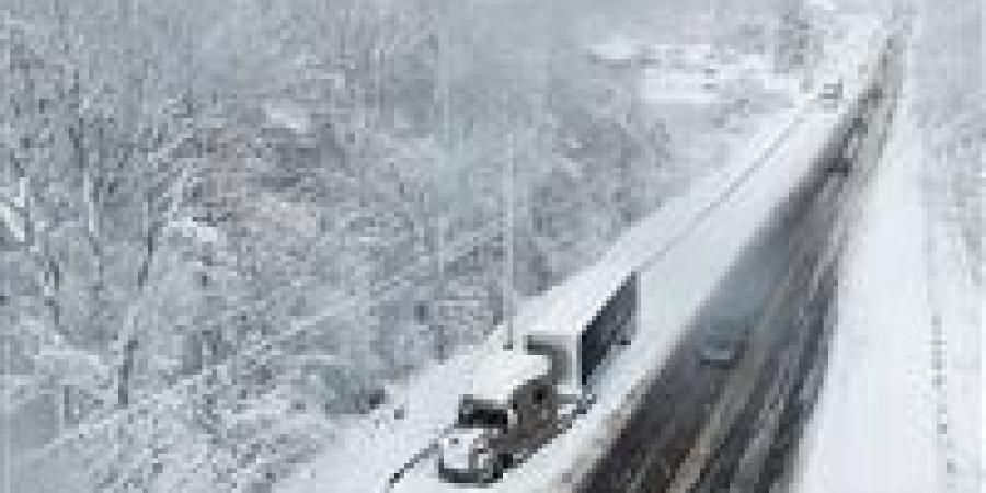 حالة طورائ ونصف مليون شخص بلا كهرباء.. العاصفة الثلجية تشل الحركة في أمريكا - جريدة هرم مصر