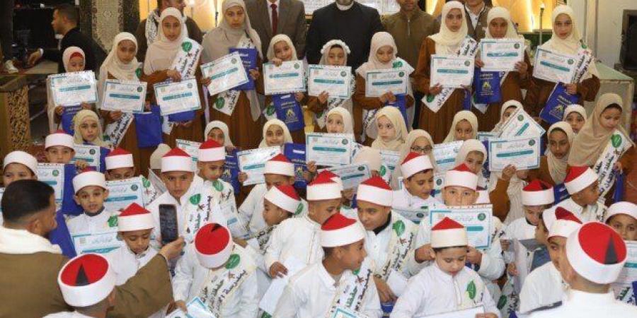 بـ «زيّ الأزهريين».. قرية «الملك» بالمنيا تحتفي بـ 235 نابغاً في حفظ القرآن الكريم - جريدة هرم مصر