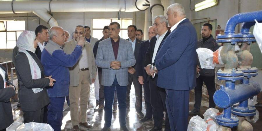 وزير الدولة للإنتاج الحربي يتابع سير العملية الإنتاجية بشركة أبو زعبل للكيماويات المتخصصة «مصنع 18 الحربي» - جريدة هرم مصر