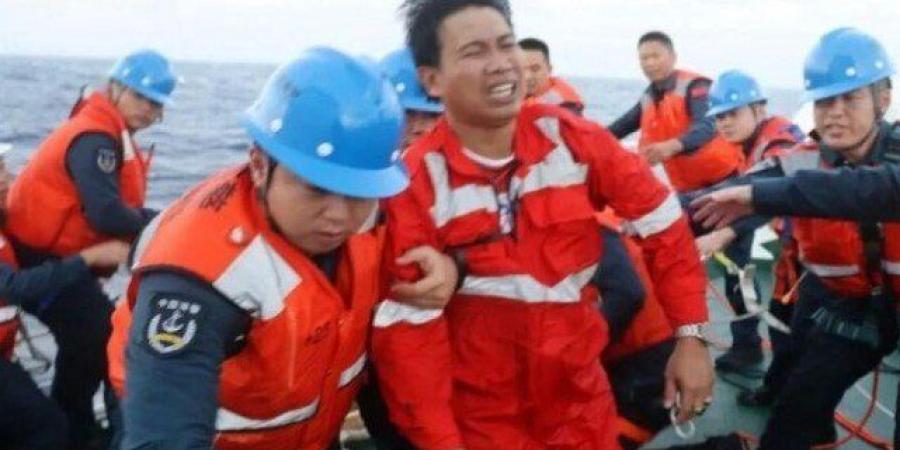 الصين تسلم للفلبين 17 بحارا بعد إنقاذهم من الغرق قرب جزيرة هوانجيان - جريدة هرم مصر