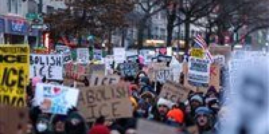 مقتل مواطن برصاص وكالة الهجرة يشعل غضب في مينيابوليس.. ماذا يحدث في أمريكا؟ - جريدة هرم مصر