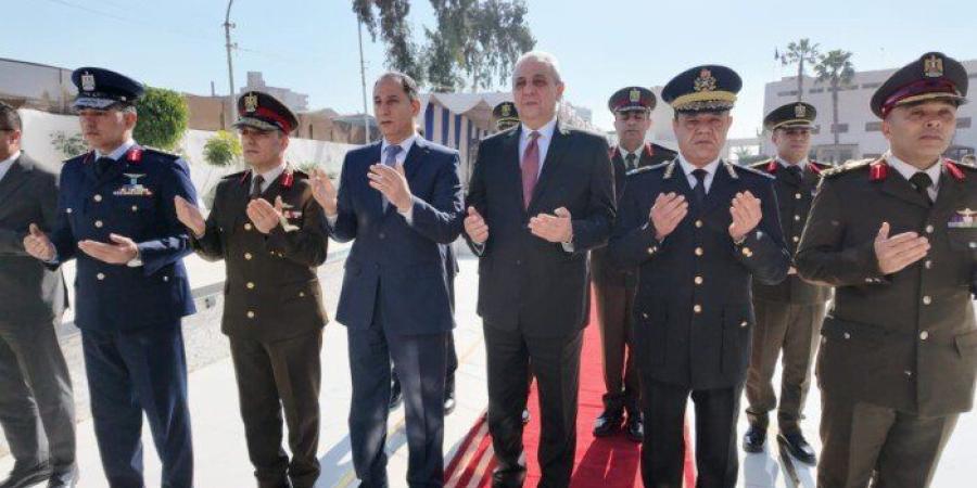 احتفالا بعيد الشرطة ال74.. محافظ الغربية يضع إكليلاً من الزهور على النصب التذكاري - جريدة هرم مصر