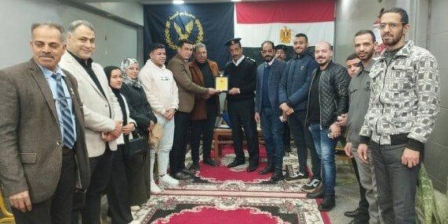 وفد شبابي من سمسطا يزور قيادات شرطية للتهنئة بعيد الشرطة - جريدة هرم مصر