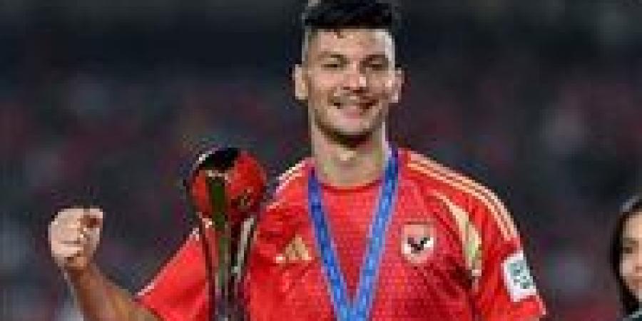 هل يرحل أشرف داري؟ كواليس الأزمة المثيرة بين المدافع المغربي وإدارة الأهلي - جريدة هرم مصر