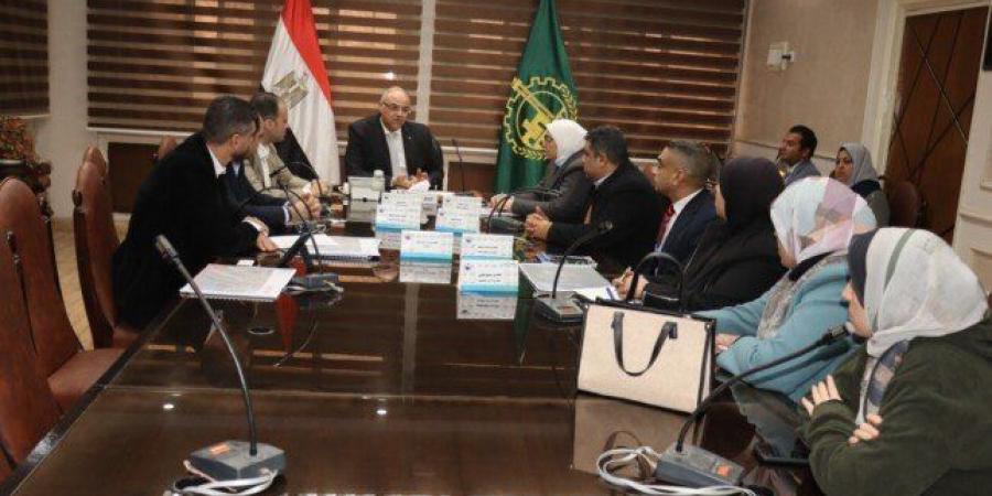 محافظ القليوبية يناقش مستجدات مشروع تطوير الكورنيش وممشي أهل مصر بمدينة بنها - جريدة هرم مصر