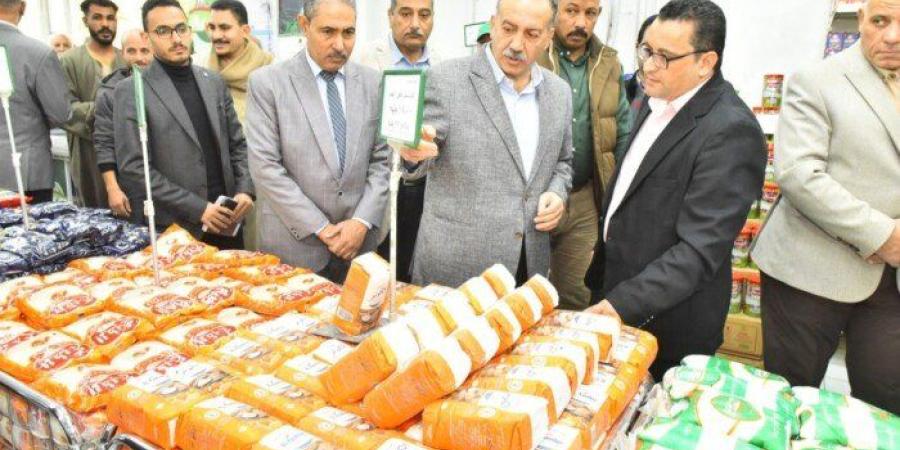 بتخفيضات تصل إلى 30%.. محافظ أسيوط يطلق معارض «أهلاً رمضان» بشرق وغرب المدينة - جريدة هرم مصر