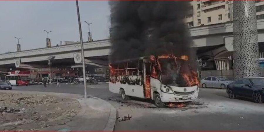 العناية الإلهية تنقذ ركاب أتوبيس من الموت المحقق أمام النادي الأهلي - جريدة هرم مصر