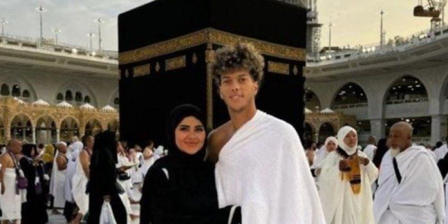 إمام عاشور يؤدي مناسك العمرة.. صورة - جريدة هرم مصر