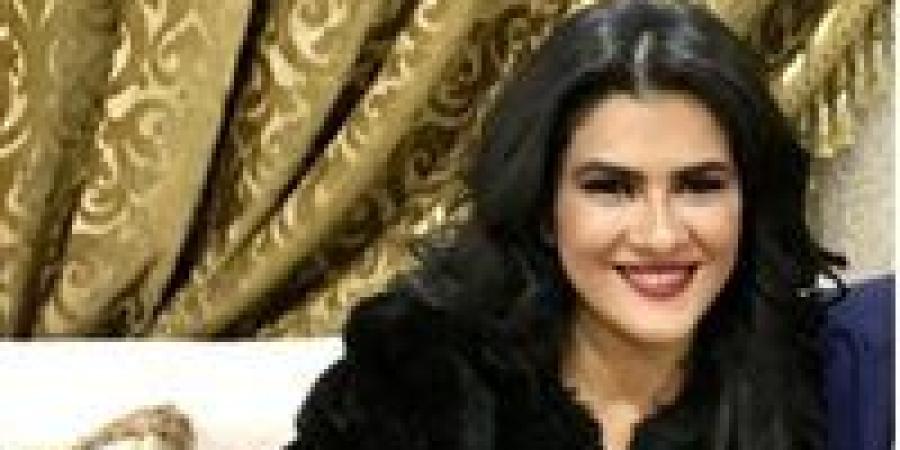 التحقيق مع ياسمينا المصري بتهمة سب نقيب الممثلين - جريدة هرم مصر