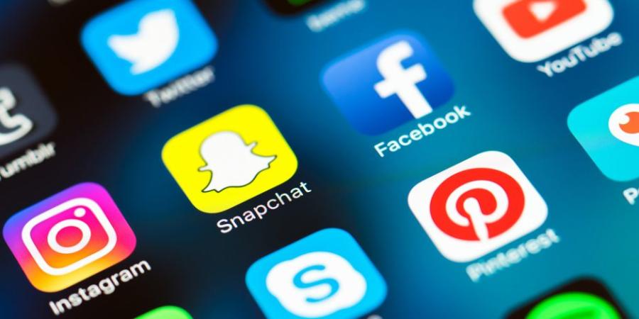 سارة مراد: التسول الرقمي نتيجة مباشرة لهوس الترند والخوارزميات - جريدة هرم مصر