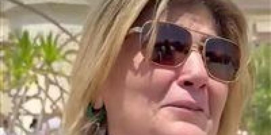 سيدة تنهار من البكاء في جنازة هاني شاكر: كان كل حاجة بالنسبالي - جريدة هرم مصر