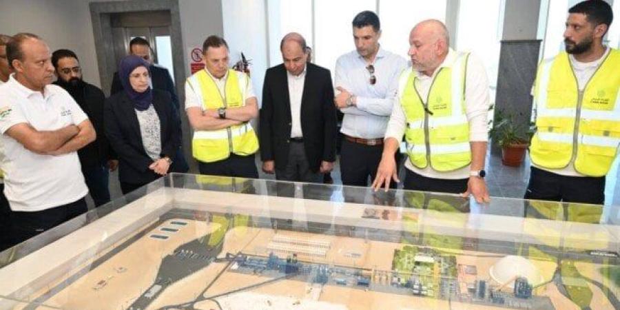 استثمارات بمليارات الجنيهات.. وزير الصناعة يتفقد مصانع للأسمنت والملابس والسكر بالمنيا وبني سويف - جريدة هرم مصر