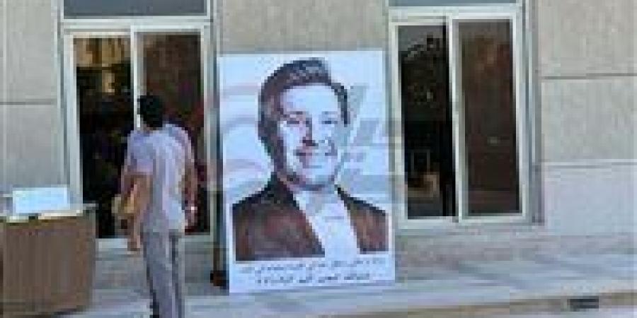 طائرة درون ولافتة بـ "نسيانك صعب أكيد".. اللقطات الأولى من عزاء هاني شاكر - جريدة هرم مصر