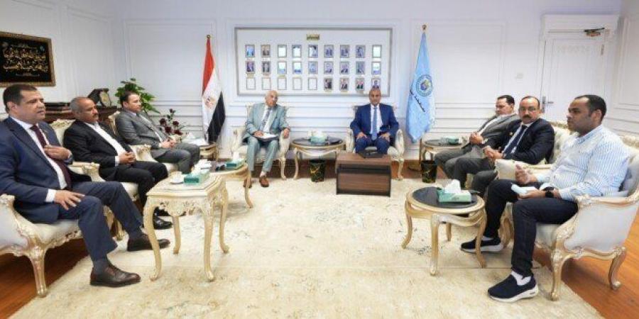 تحسين الخدمات وتوفير فرص عمل.. أبرز مخرجات لقاء محافظ أسيوط بنواب الشيوخ - جريدة هرم مصر