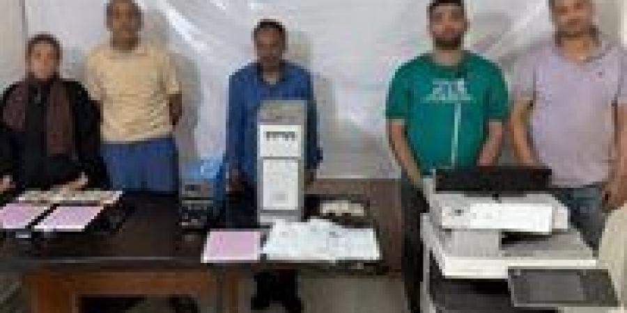 باعوا الوهم للباحثين عن العمل.. سقوط عصابة تزوير المحررات الحكومية بالقاهرة - جريدة هرم مصر