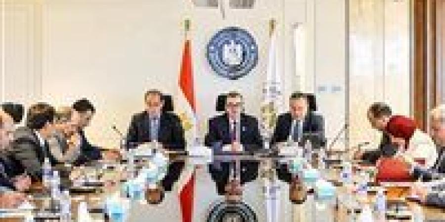 دعم الجامعات وتطوير التعليم العالي.. الحكومة تبحث تمويلًا مستدامًا وربط البحث العلمي بالصناعة - جريدة هرم مصر