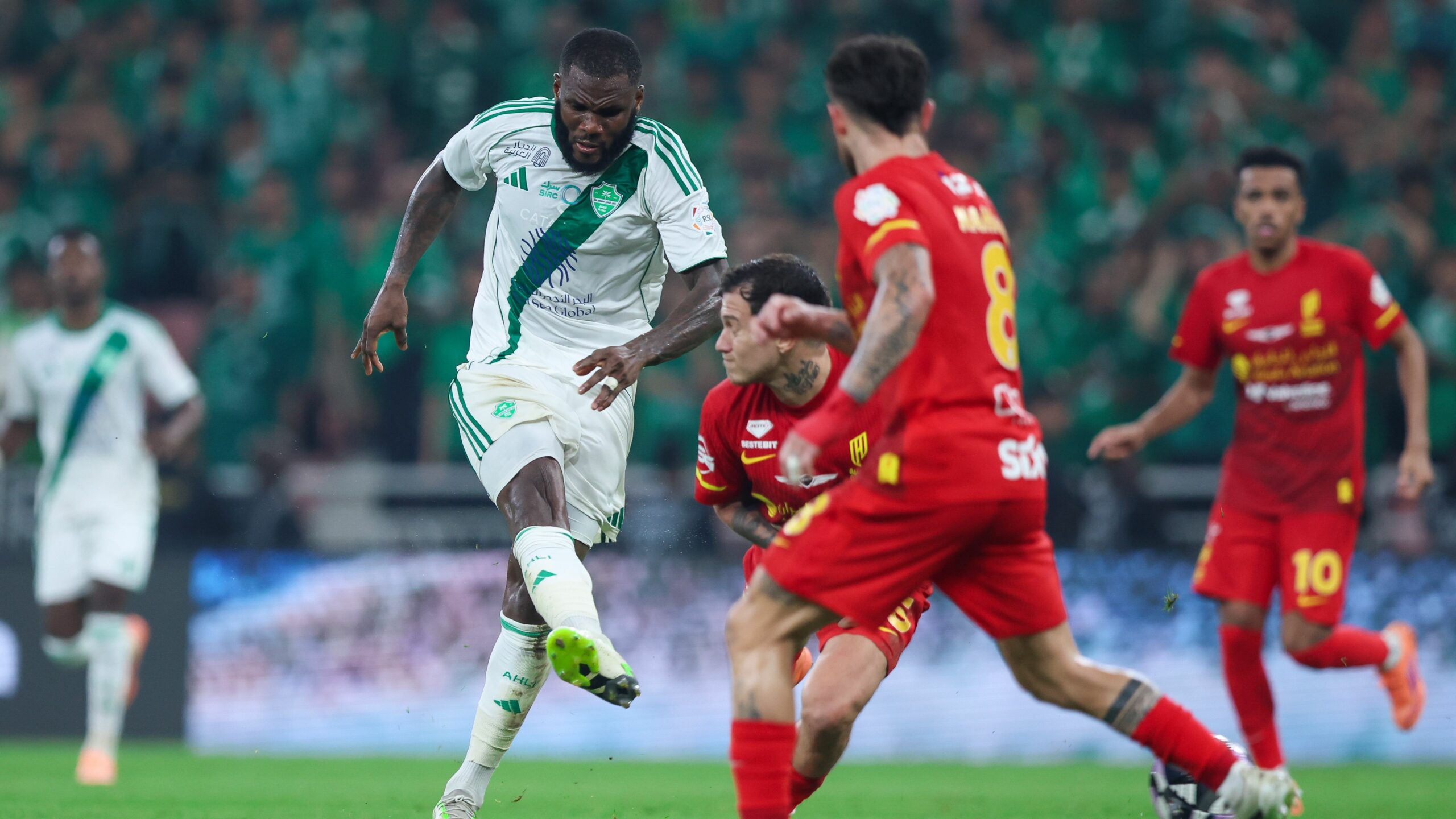 صراع الكبار يتجدد القادسية يشعلها باحتجاج ناري ضد الأهلي في قضية تثير الجدل مجددًا