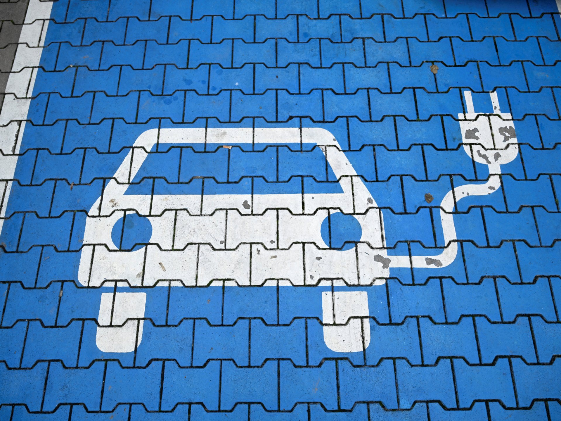 أفضل خمس سيارات كهربائية تجمع بين الأداء والتكنولوجيا والرفاهية لعام 2023