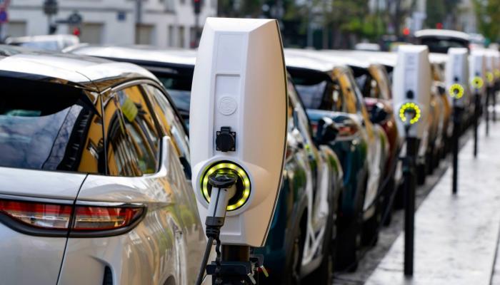 تحديات كبيرة تواجه السيارات الكهربائية الفرنسية في سوق المستعمل بقيود وتقلبات سوقية