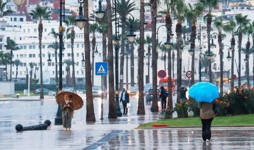 توقعات هطول أمطار قوية ورياح عاصفية من الخميس إلى الجمعة في عدة مناطق بالمملكة