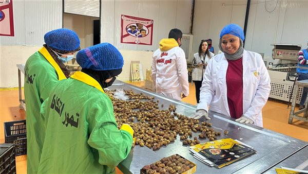 رحلة داخل مصنع تمور التكافل في الوادي الجديد قبل رمضان لتعزيز الأمل والعمل الإنساني