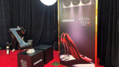 سامسونج تتعاون مع فيلم ذا ديفيل ويرز برادا 2 لإطلاق هاتف Galaxy S26 Ultra الجديد بأسلوب مبتكر وموثوق