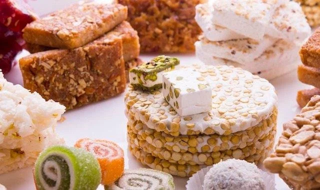 أسعار علب وحلاوة المولد المختلفة وكيفية اختيارها بأفضل قيمة