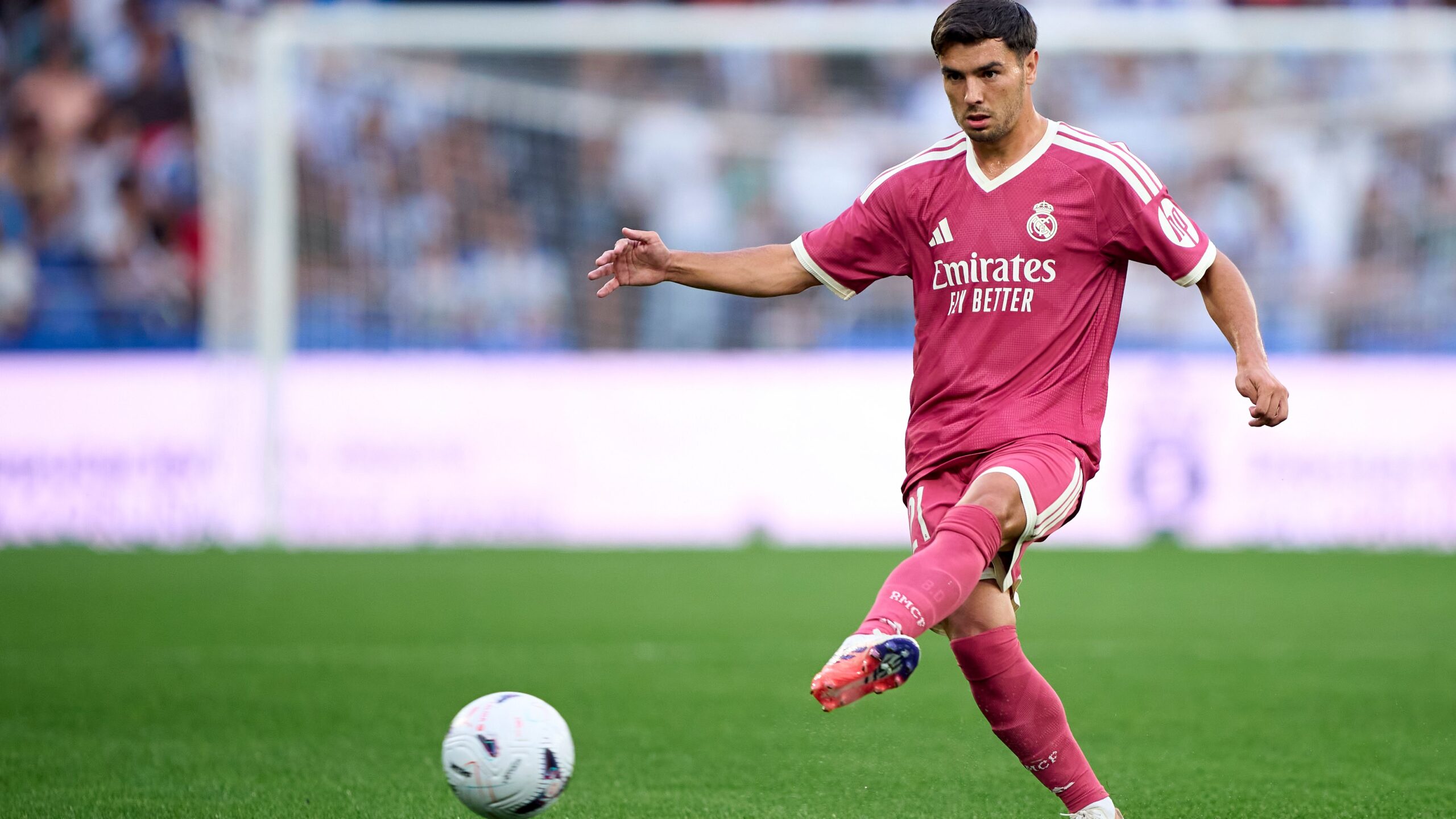 الدوري التركي يتجه لتوجيه أنظارها نحو دياز كخيار محتمل لتعزيز الفريق