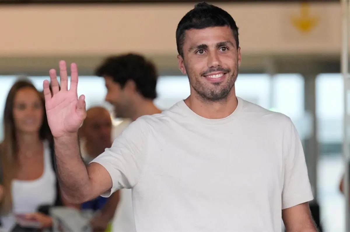 تقرير بشأن رفض لاعب ريال مدريد ترحيب بانضمام رودري إلى صفوف الفريق