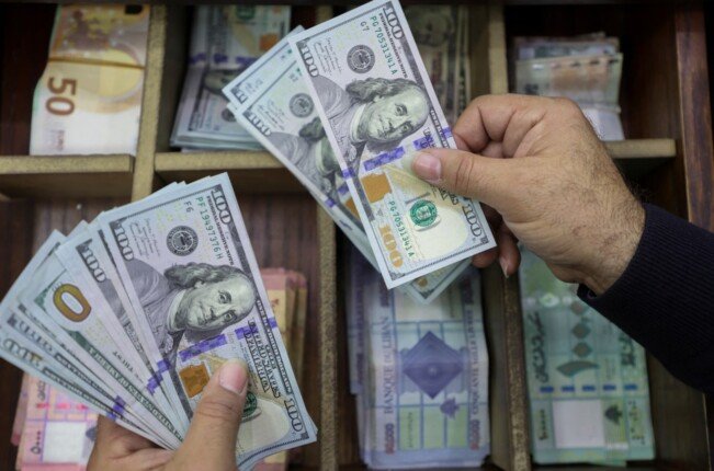 سعر الدولار اليوم مقابل الجنيه في البنوك والصرافة وهل هناك تغيرات جديدة في السوق