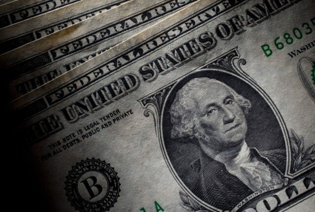 سعر الدولار في مكاتب الصرافة مساء اليوم الثلاثاء 18 أغسطس 2026