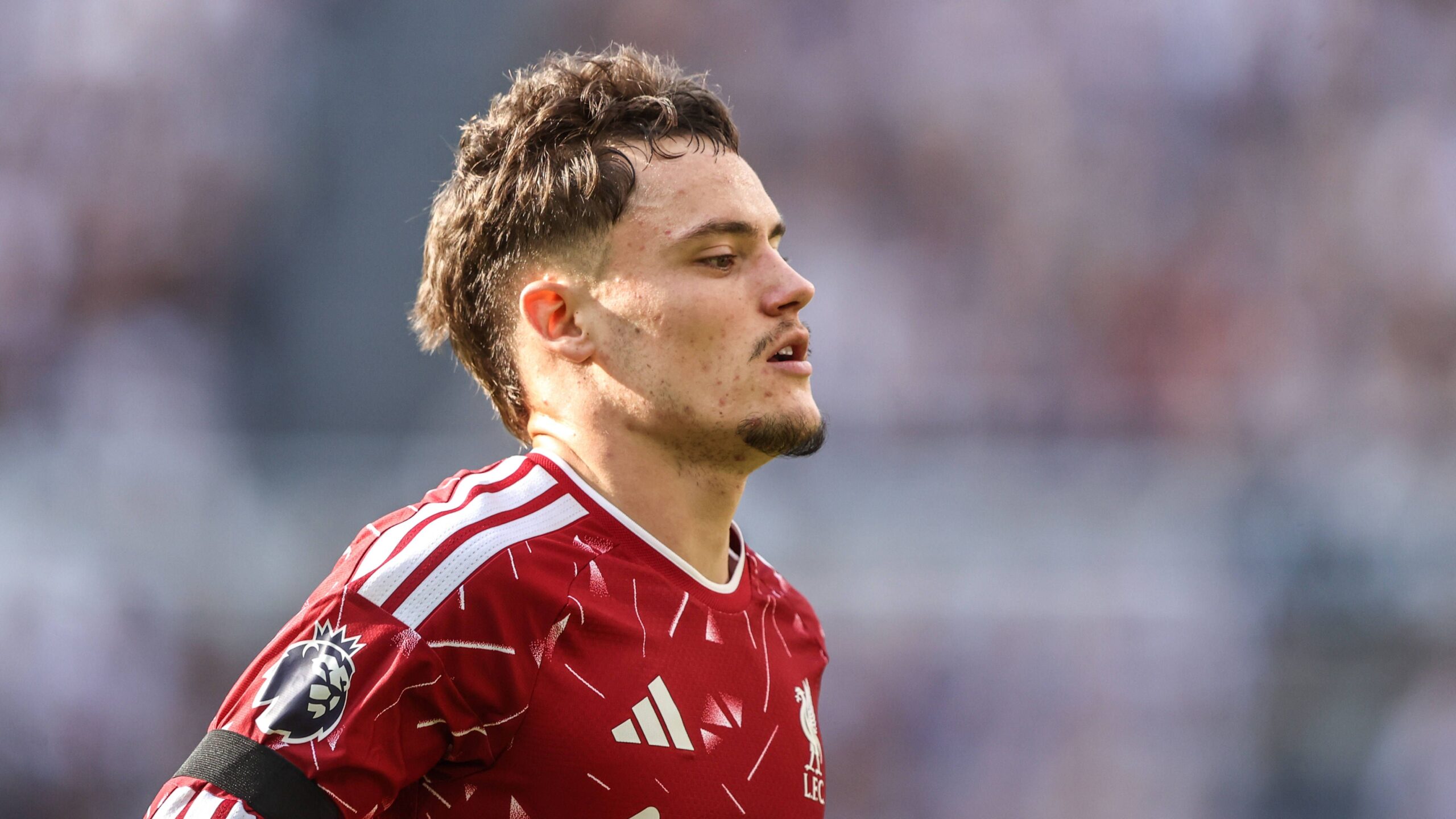 ما هي قنوات بث مباراة ليفربول ونوتينجهام فورست في الدوري الإنجليزي 2026-2027 وكيف تتابعها عبر الإنترنت