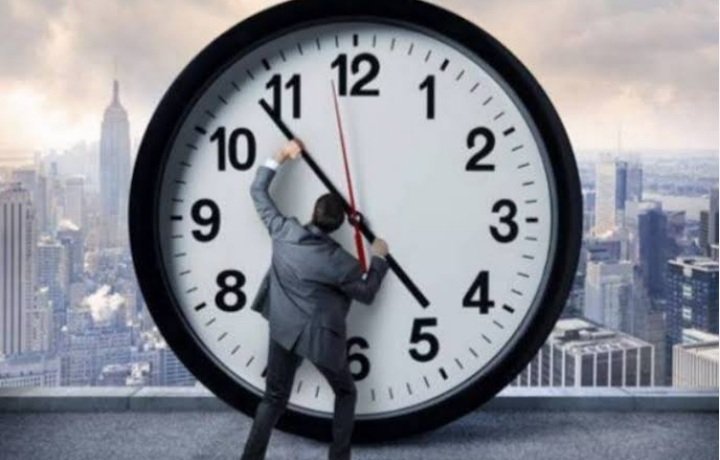 متى يتم تغيير الساعة والعودة إلى التوقيت الشتوي في العام الحالي