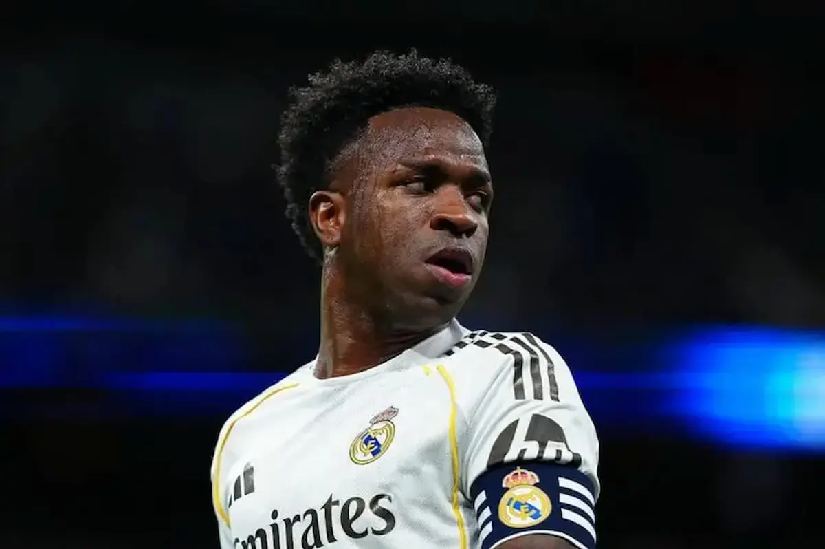 مورينيو يوضح كواليس إقناعه فينيسيوس بالبقاء مع ريال مدريد