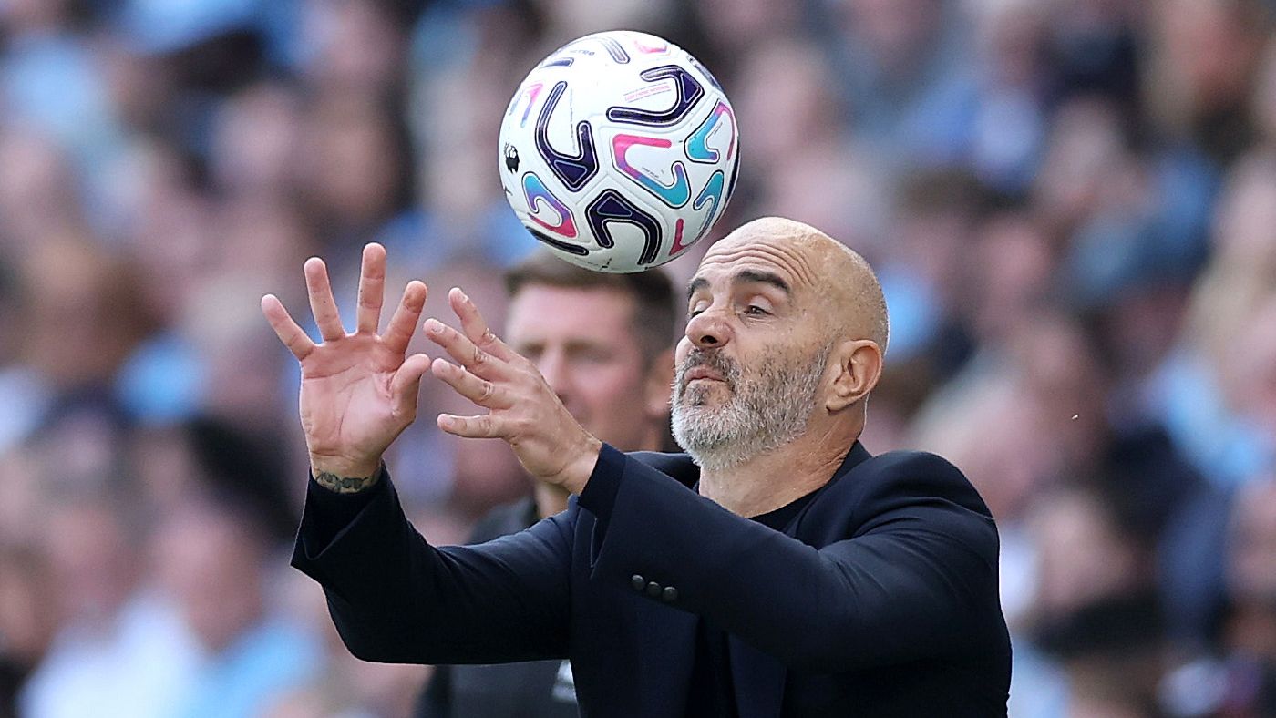 نجم الدوري الإنجليزي يقترب من الانتقال إلى مانشستر سيتي وسط اهتمام كبير