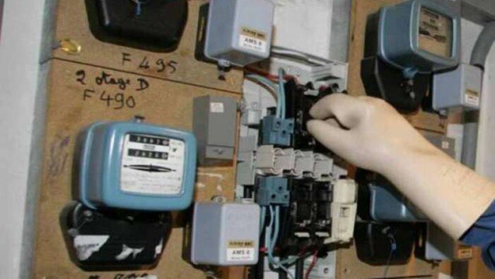 حملات تفتيش ورقابة مشددة لمواجهة سرقة التيار الكهربائي بعد تجاوز معدل السرقات 32 بالمئة