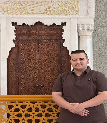 رؤية حديثة لدعم الطلبة عبد الله عباس مسيرة إرشادية تثمر عن نجاح 15 ألف طالب