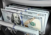 سعر الدولار اليوم مقابل الجنيه المصري في التعاملات المسائية سجل كام والأخضر يتغير أمام العملة المصرية