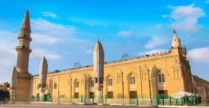 بث مباشر لشعائر صلاة الجمعة من مسجد الإمام الحسين بالقاهرة