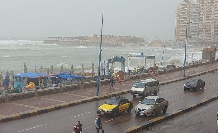 نوة رياح الصليب الثانية تضرب الاسكندرية وتوقعات حالة الطقس خلال 72 ساعة